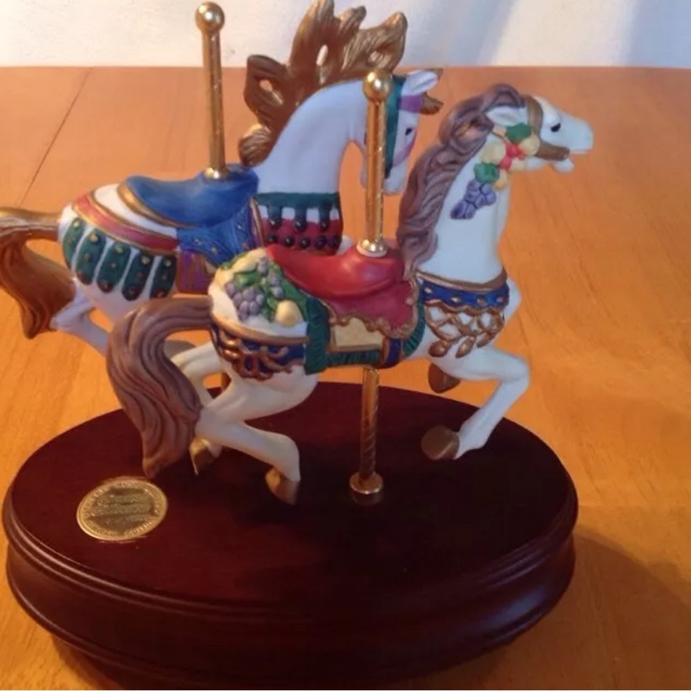 The San Fransisco Music Box Company Carousel Collection #1540 1989 chariots fire